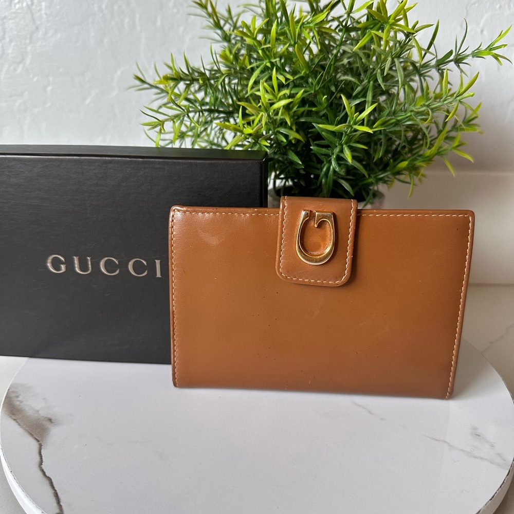 Authentic Gucci Tan Leather Bifold Wallet with Kisslock